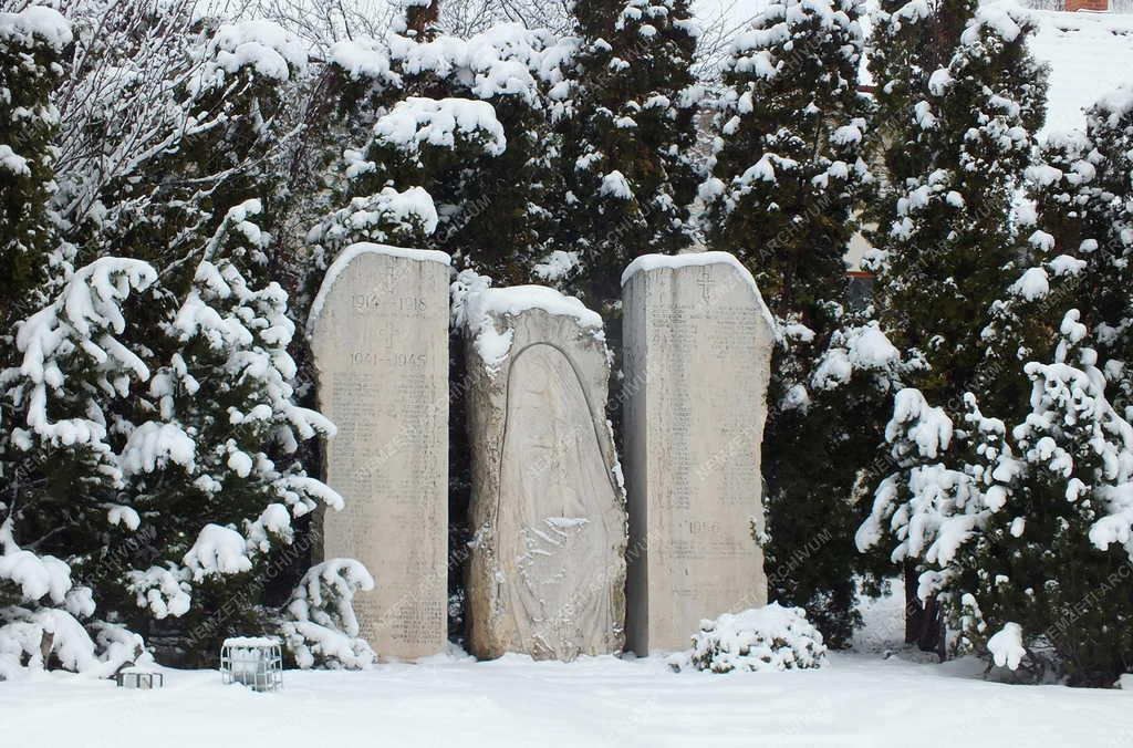 Emlékmű - Nagymaros - I. és II. világháborús emlékmű 
