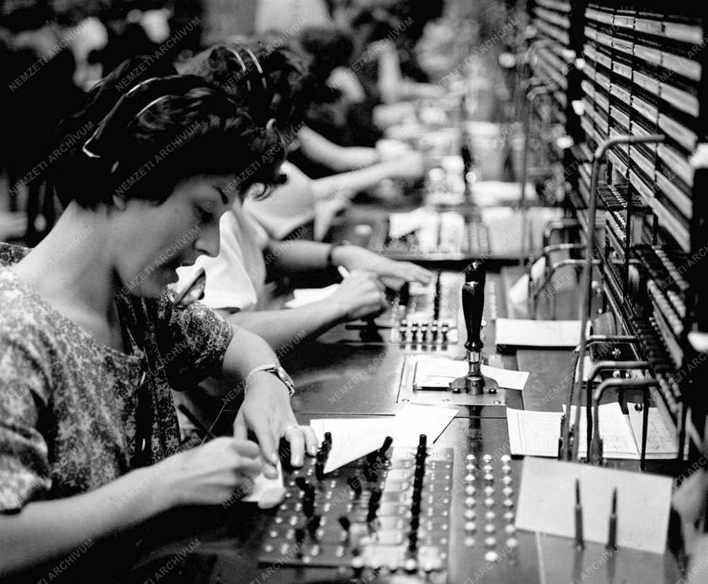 A szerző válogatása - Több külföldi telefonhívás