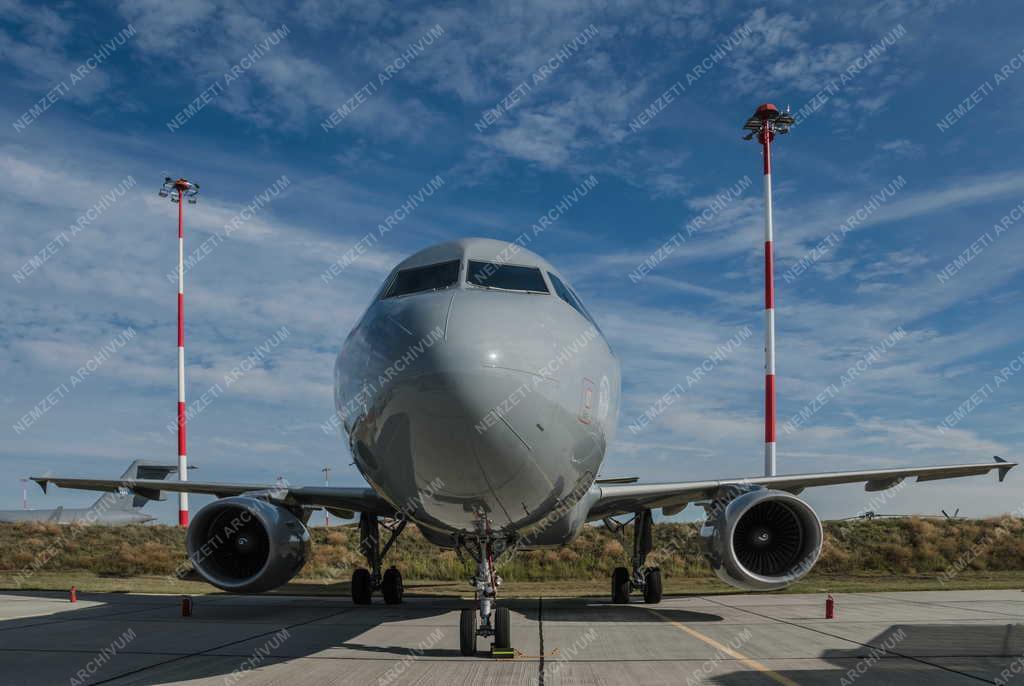 Fegyveres erők - Szórakozás - Kecskeméti Nemzetközi Repülőnap és Haditechnikai Bemutató
