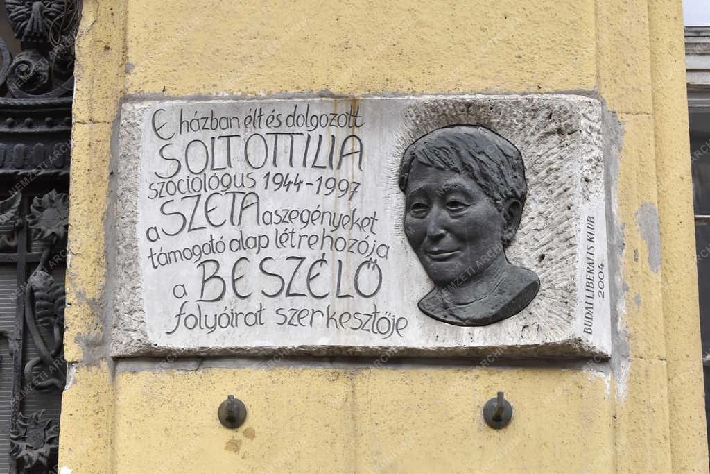 Városkép - Budapest - Solt Ottilia domborműves emléktáblája