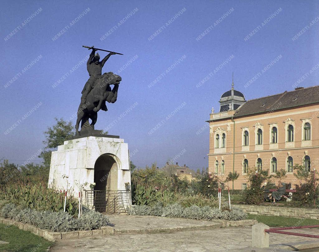 Városkép - Kisújszállás - I. világháborús emlékmű