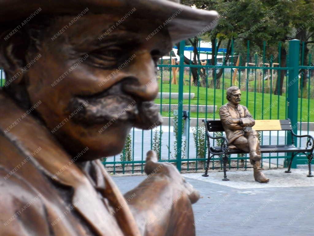 Műalkotás - Budapest - Szobrok a megújult Teleki téren