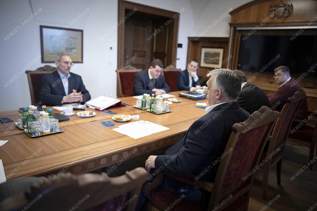 Belügyi kormánykabinet-ülés a Karmelitában