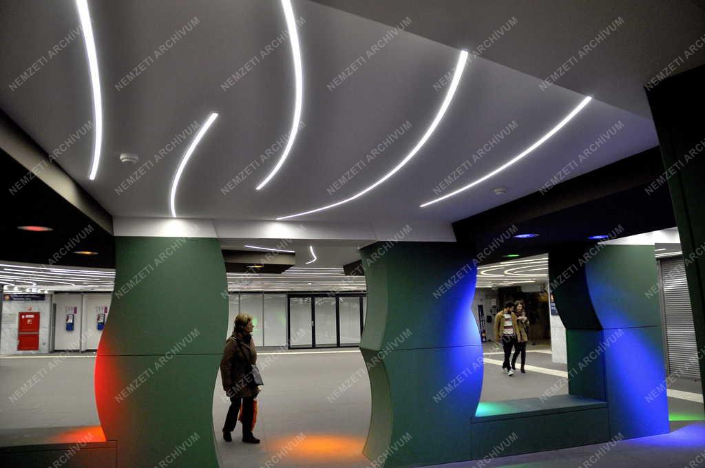 Közlekedés - Budapest - Átépített aluljáró a Ferenciek terén