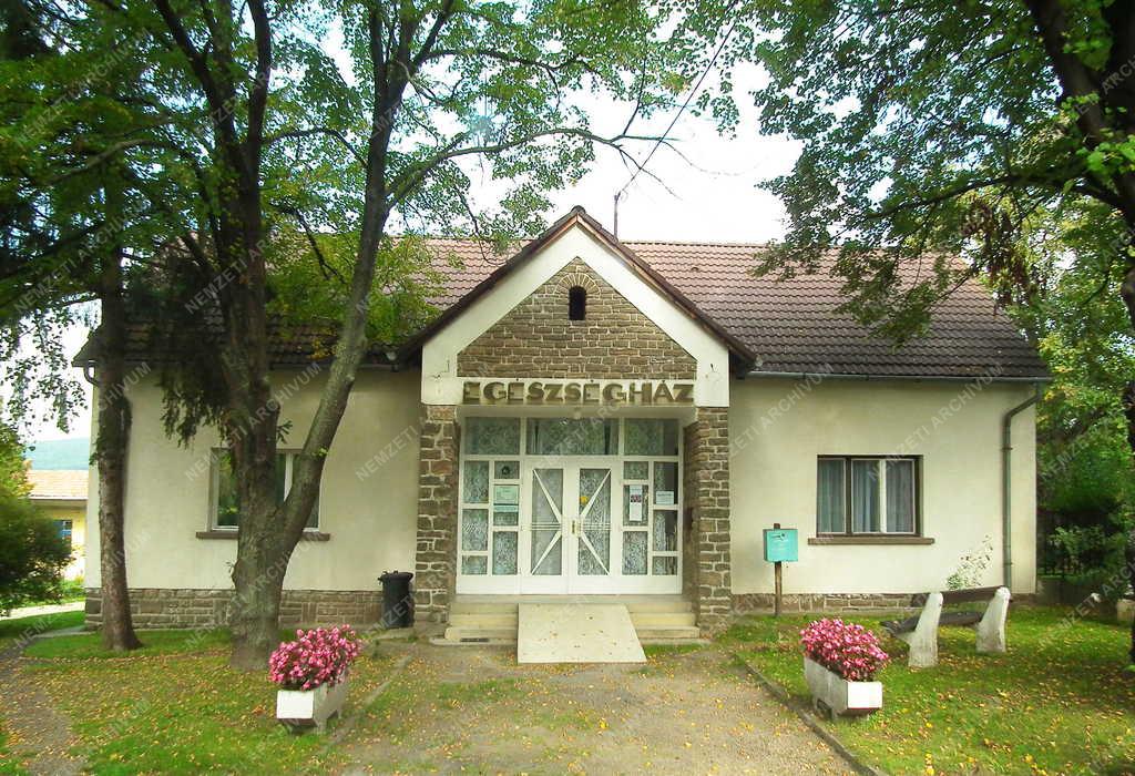 Magyarországi képek - Monostorapáti - Középület