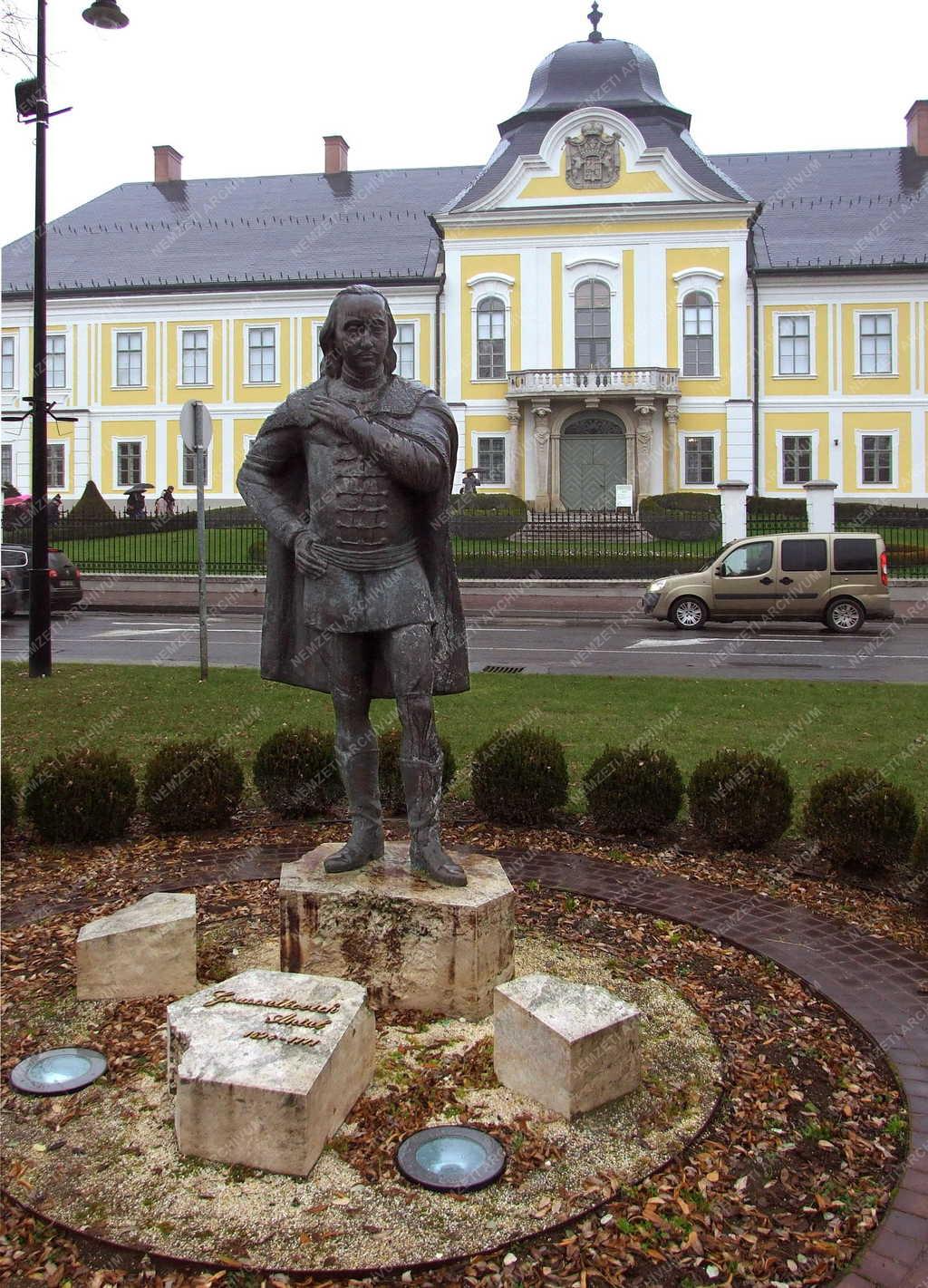 Városkép - Hatvan - Grassalkovich Antal emlékmű