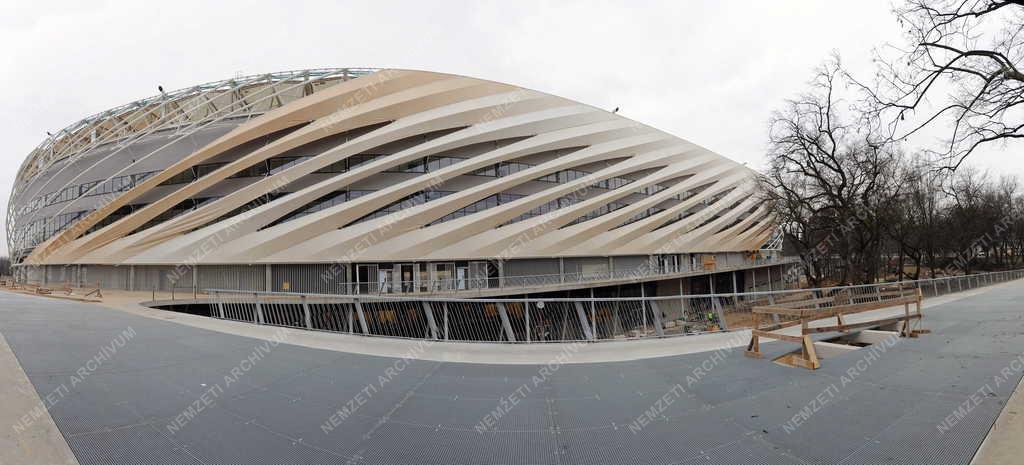 Sportlétesítmény - Debrecen - Épül az új stadion