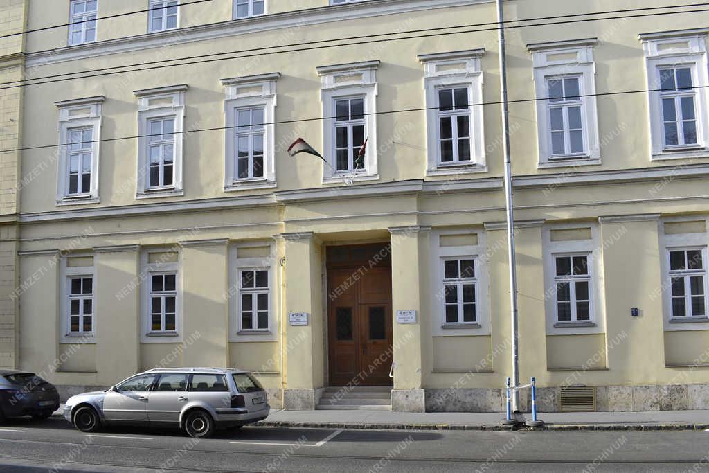 Egészségügy - Budapest - Budai irgalmasrendi kórház Császár épület
