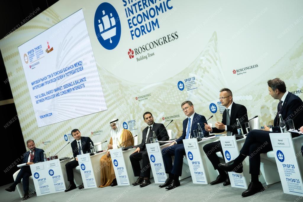 Szijjártó Péter Szentpéterváron