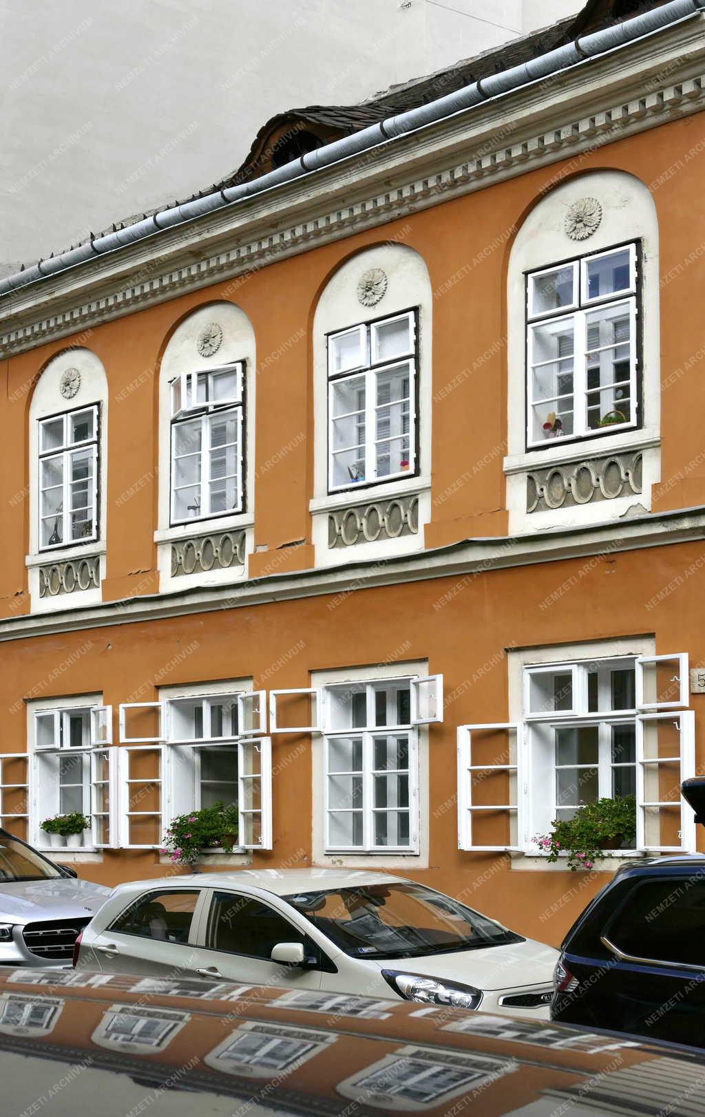 Városkép - Budapest - Úri utcai műemlék lakóépület