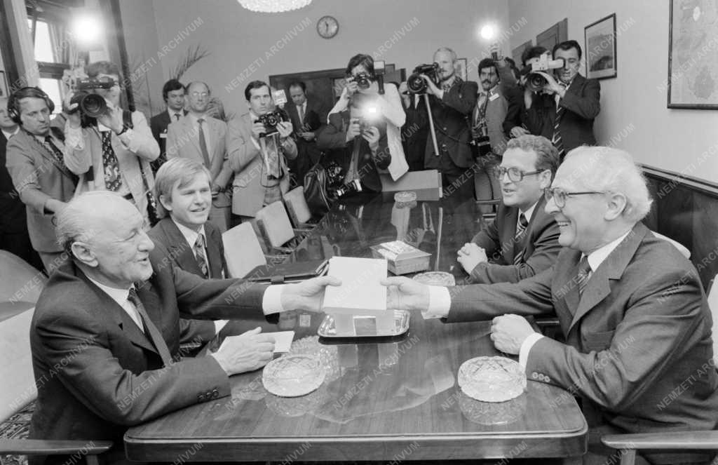 Külkapcsolat - Erich Honecker Budapesten