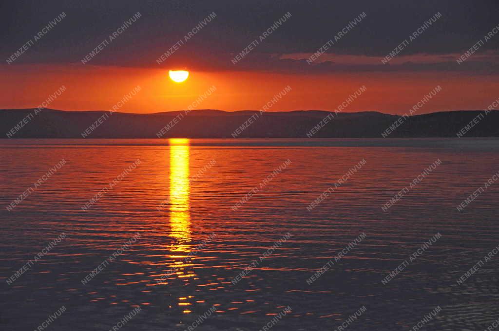 Természet - Naplemente a Balatonon