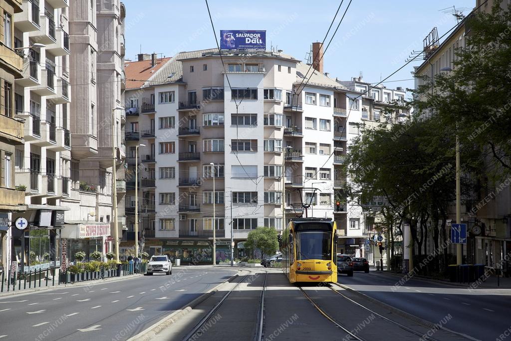 Közelekdés - Budapest - Forgalom a Margit körúton