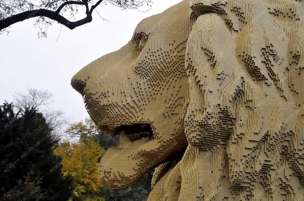 Érdekesség - Budapest - LEGO-oroszlán is őrzi a Lánchidat