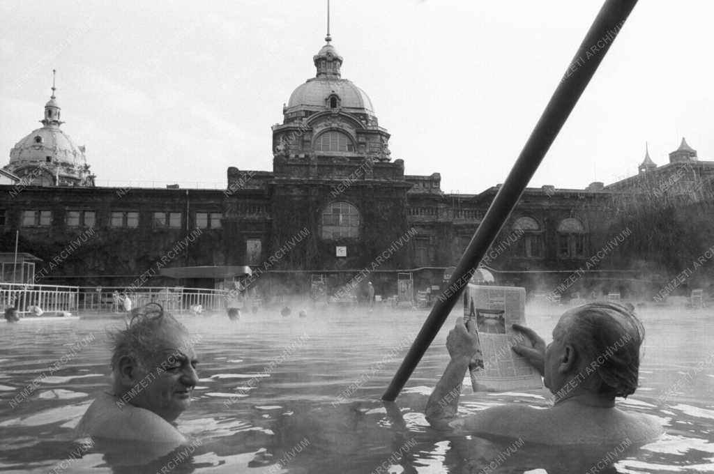 Életmód, szabadidő - Téli fürdőzők a Széchenyi Gyógyfürdőben