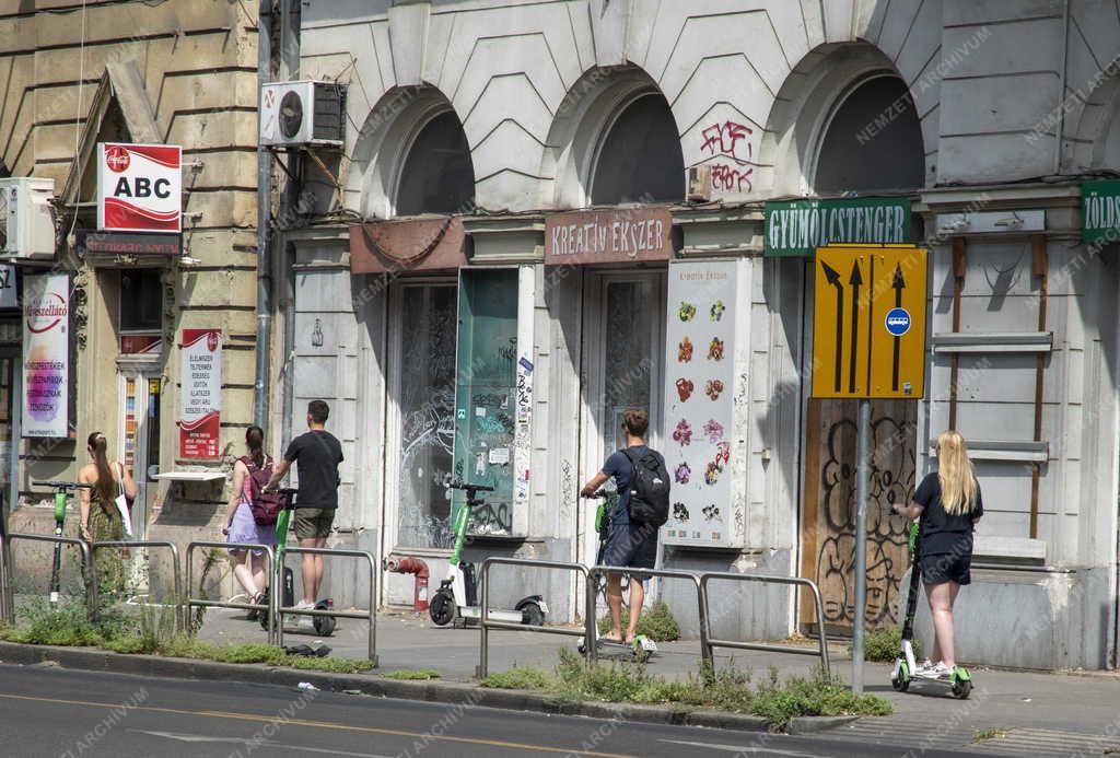 Közlekedés - Elektromos rollerek a fővárosban