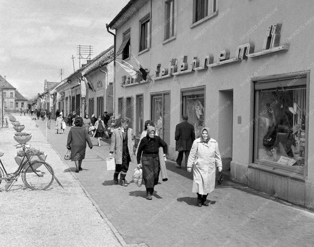 Kereskedelem - Dombóvári Földműves Szövetkezet