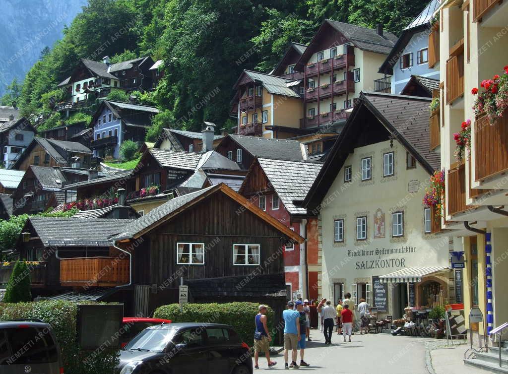 Idegenforgalom - Hallstatt - Turisták Hallstattban