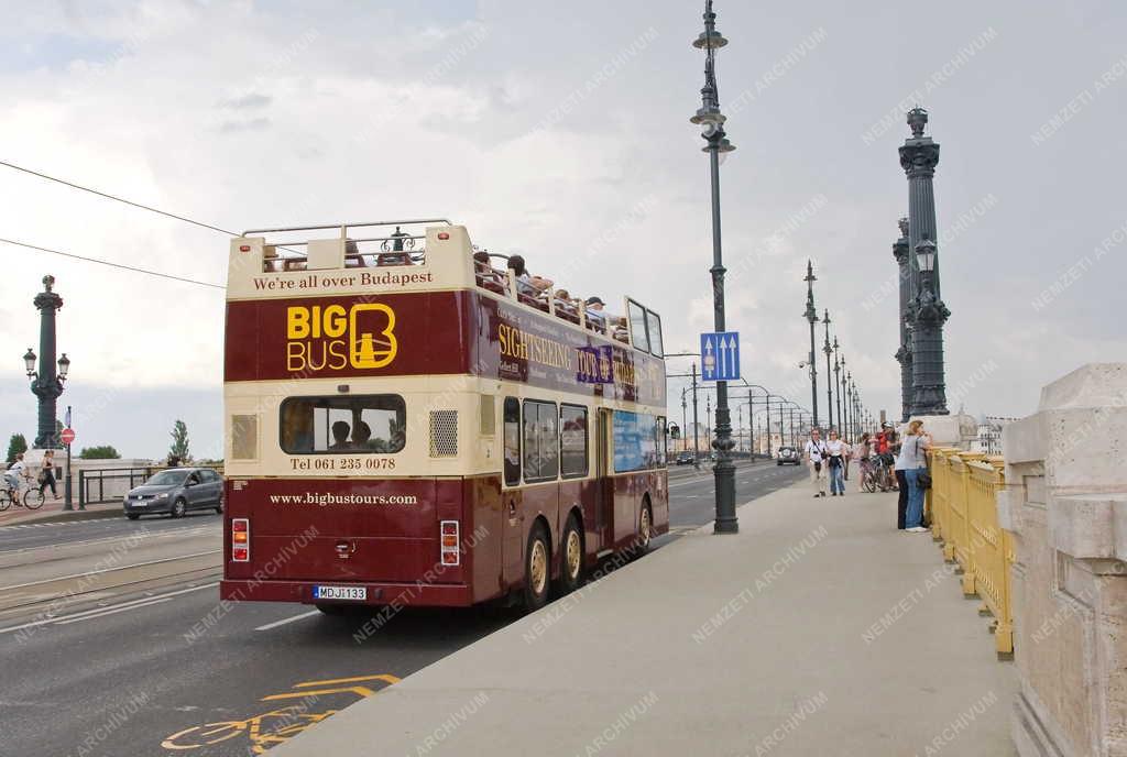 Idegenforgalom - Budapest - Városnéző turistabusz