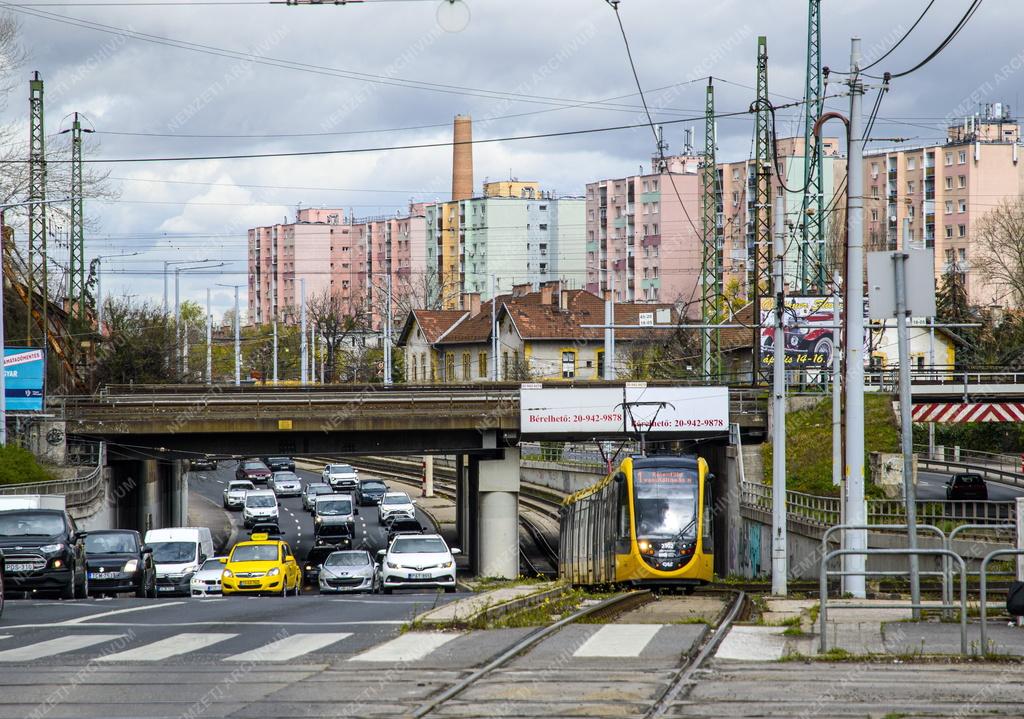 Közlekedés - Budapest - Forgalom a Könyves Kálmán körúton