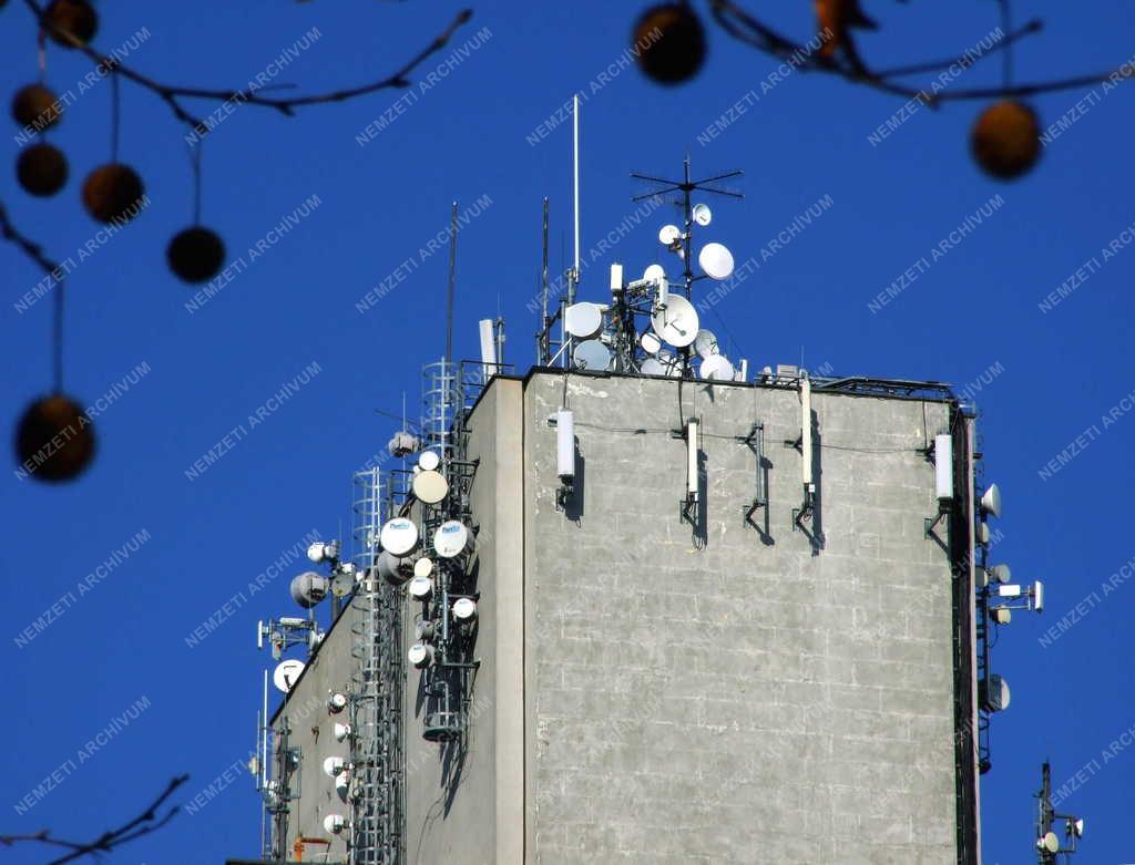 Távközlés - Budapest - Mikrohullámú antennerdő Újpalotán