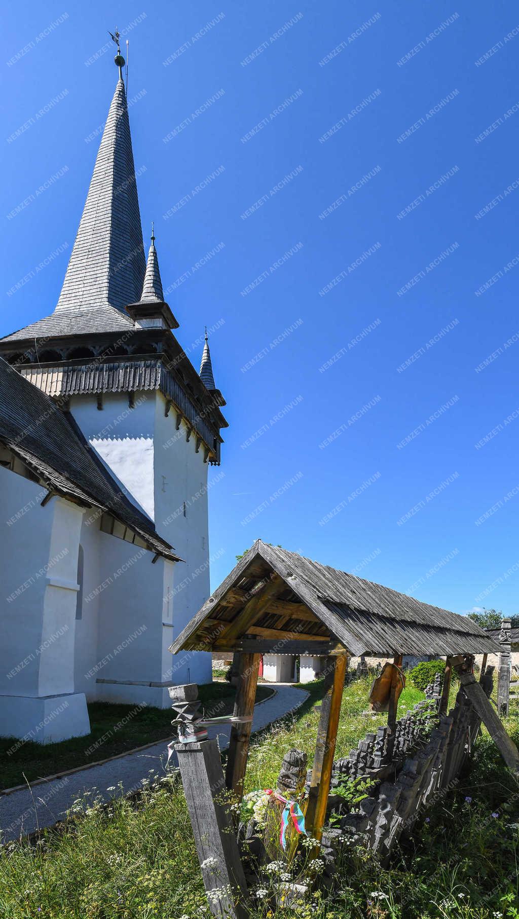 Kegyelet - Magyarvalkó - Halott katonák kopjafái 