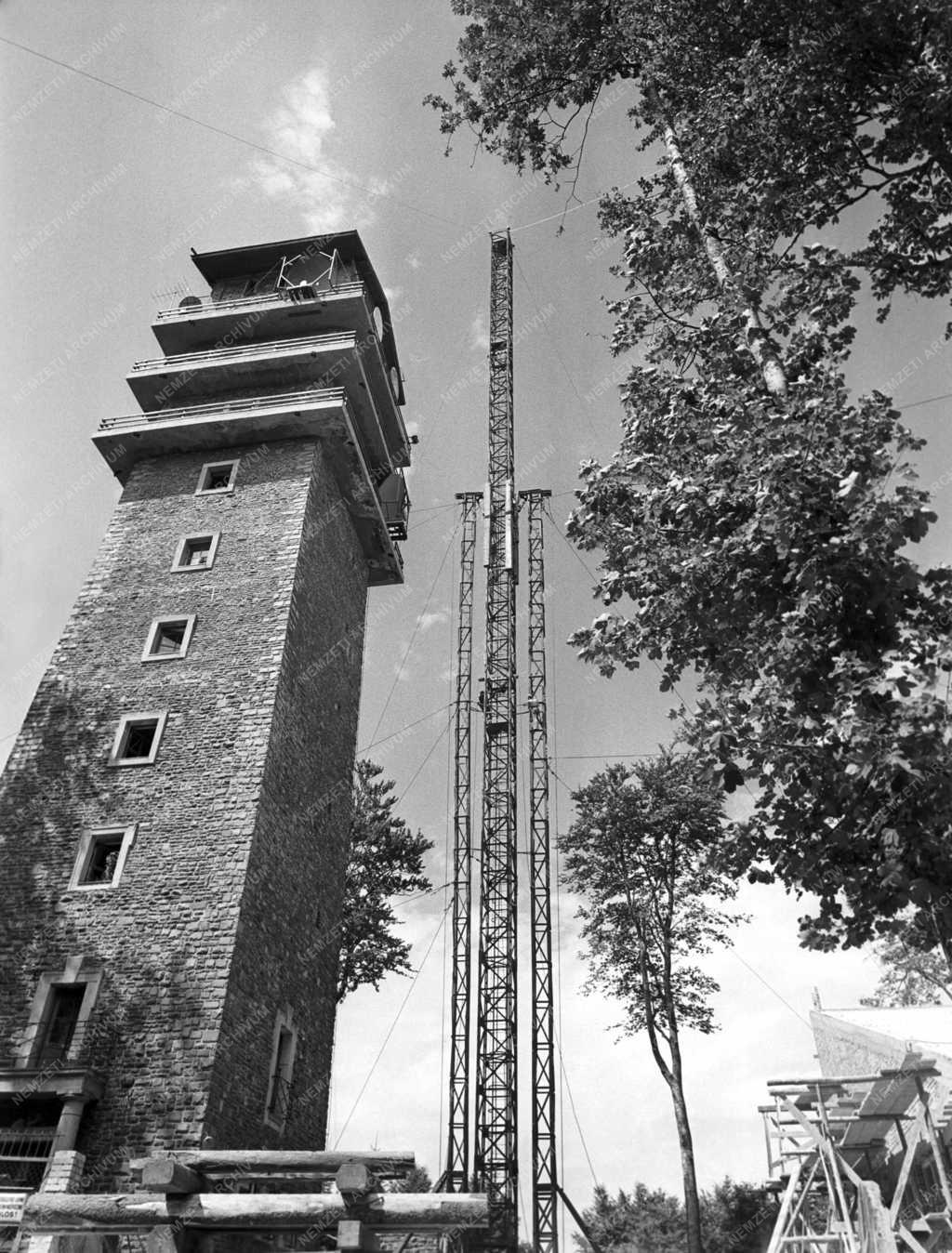 Távközlés - Technika - Új antennatorony a Kékestetőn 