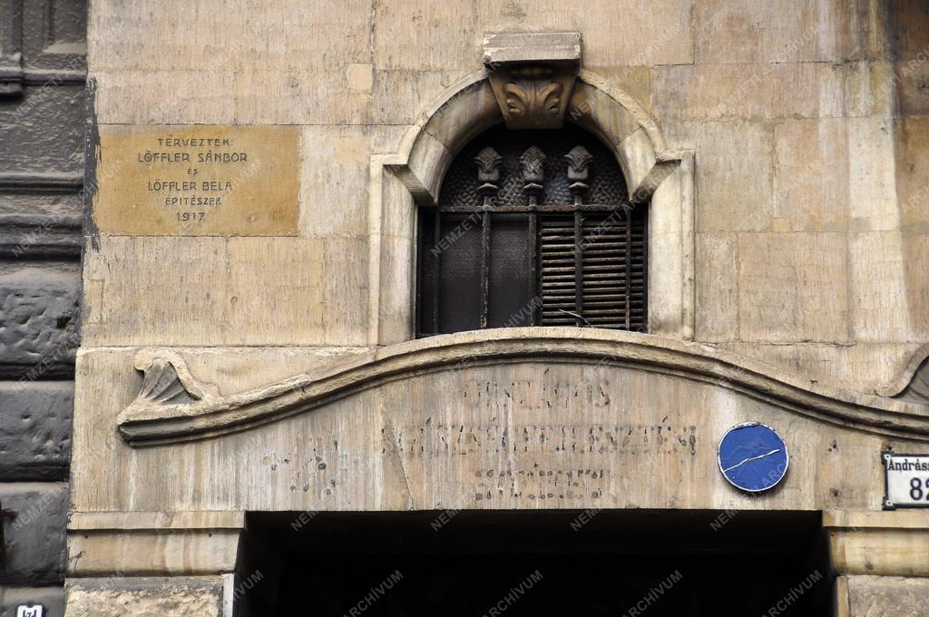 Településfejlesztés - Budapest - Felújításra váró épület az Andrássy úton