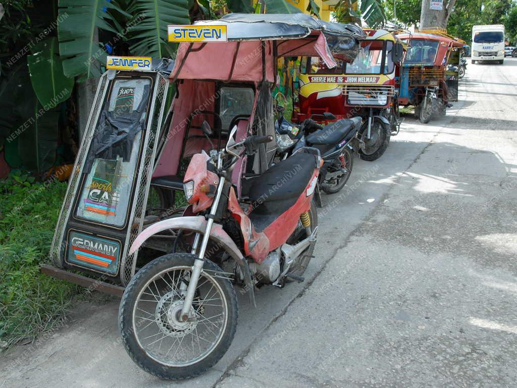 Fülöp-szigetek - Moalboal - Mopedtaxik