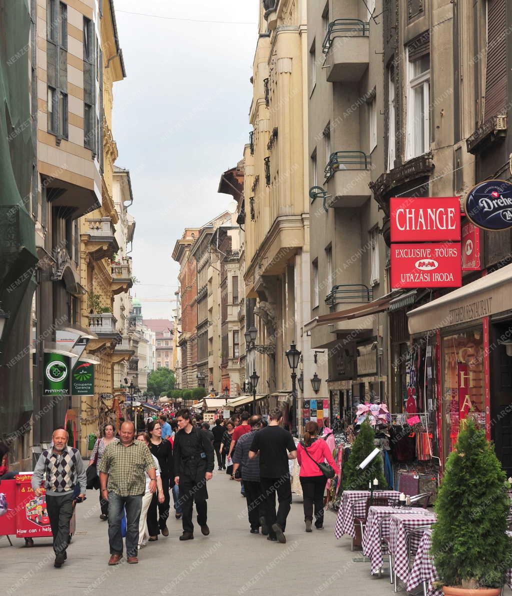 Budapest - Utcakép - Váci utca