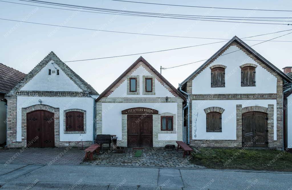 Városkép - Hajós - Pincefalu