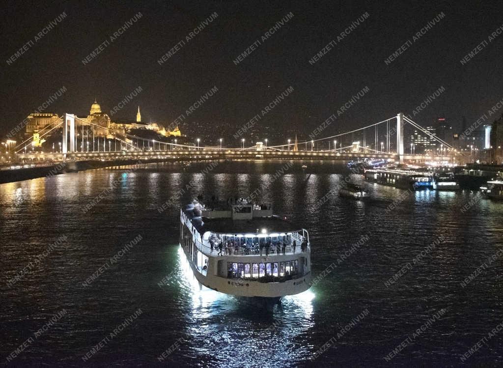 Esti városkép - Budapest - Erzsébet híd 