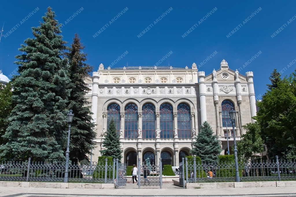 Épület - Budapest - A Pesti Vigadó épülete