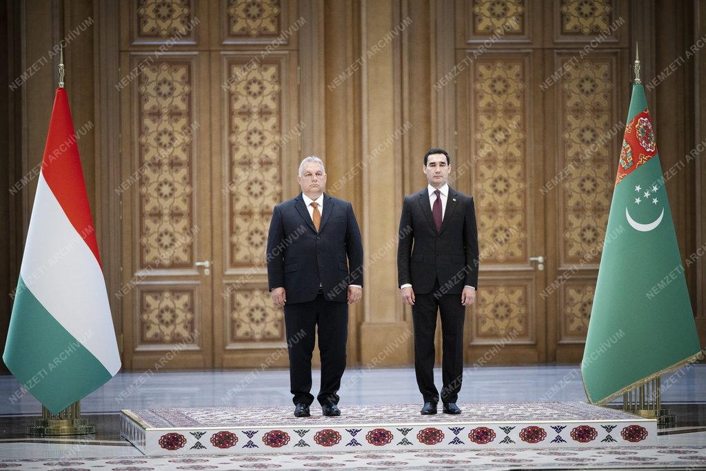 Orbán Viktor Türkmenisztánban