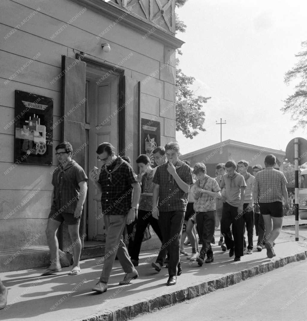 Szervezet - Szabadidő - Parádon táboroznak a főváros belvárosának úttörői