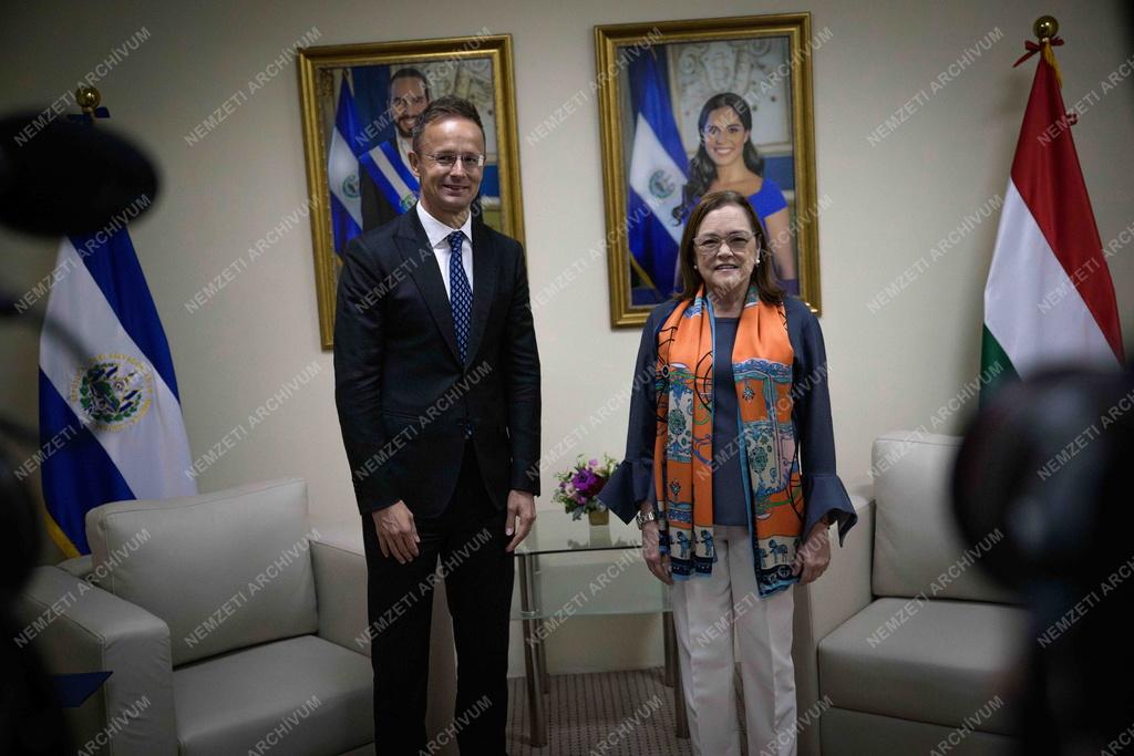 Szijjártó Péter Salvadorban