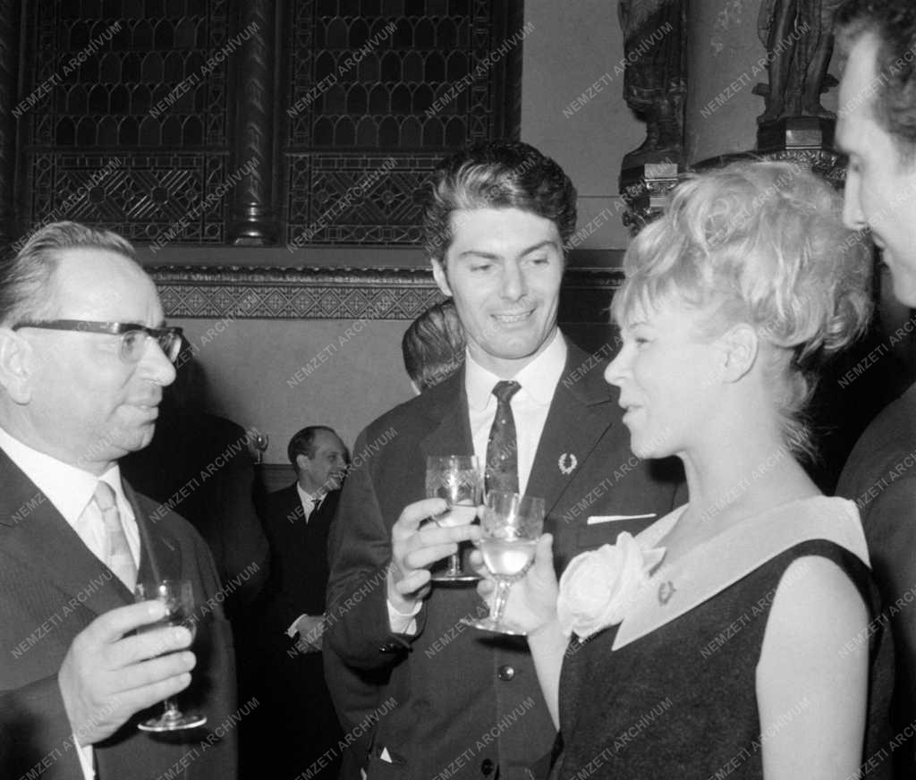 Belpolitika - Elismerés - Átadták az 1965. évi Állami- és Kossuth-díjakat