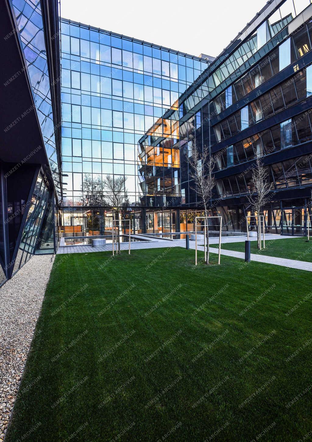 Építőipar - Debrecen - Átvétel után a Forest Offices