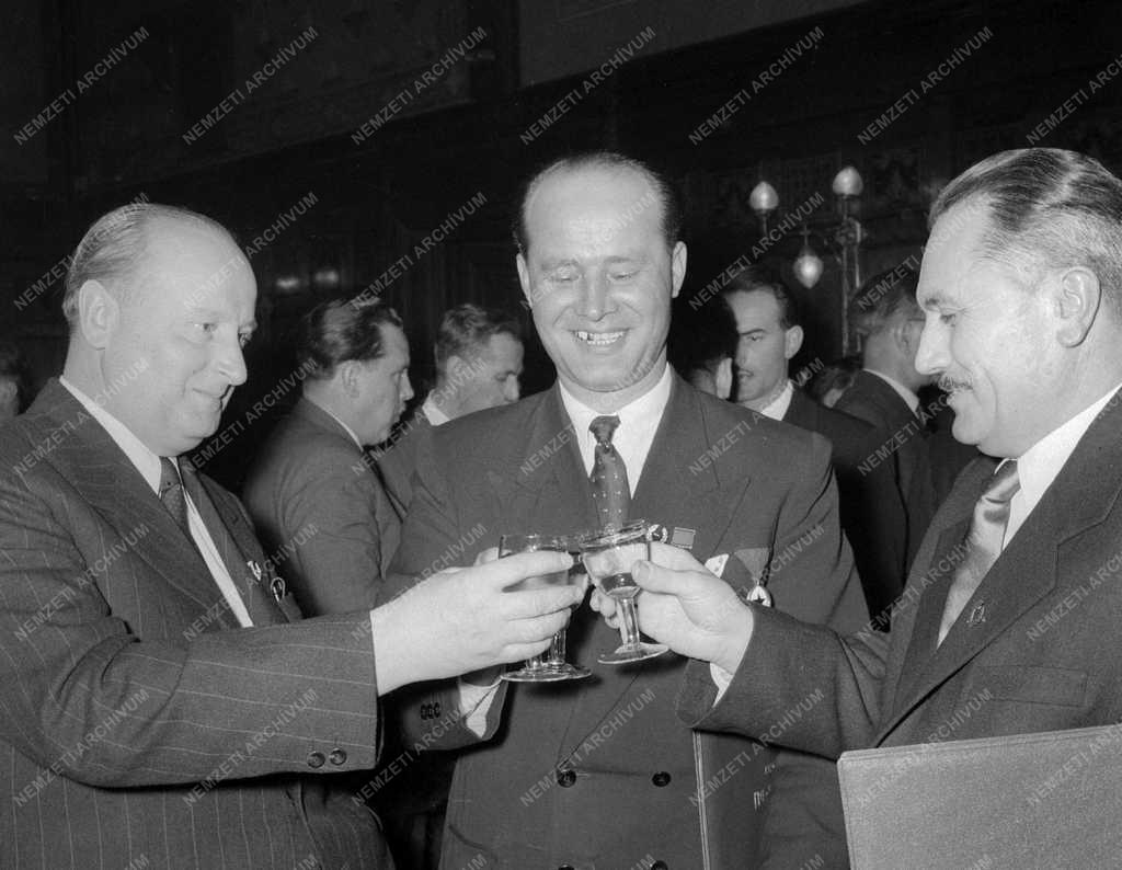 Emberi érdeklődés - Díj - Az 1956. évi Kossuth-díjasok