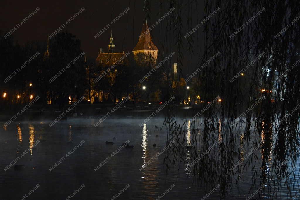 Városkép - Budapest - A Városliget este