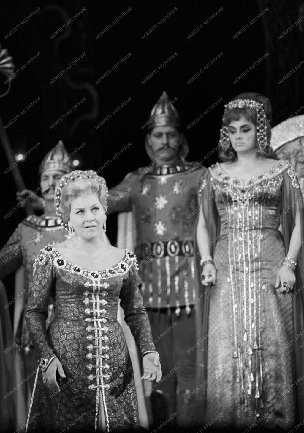 A Magyar Állami Operaház május 10-én újítja fel Erkel: Bánk bán című operáját. Rendező: dr. Kenessey Ferenc.