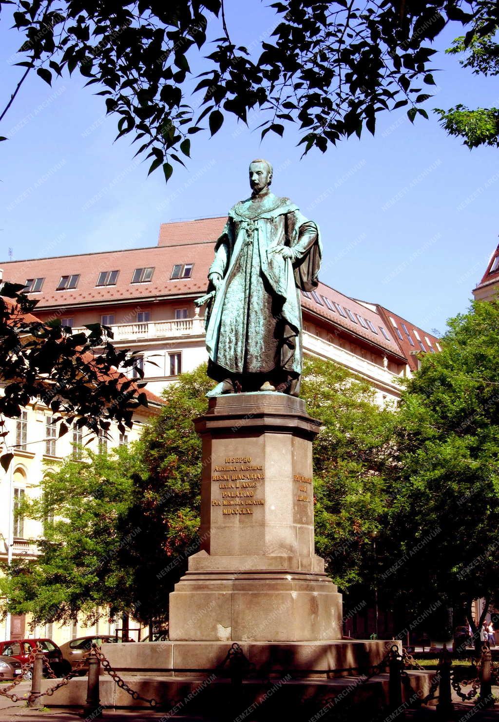 Kultúra - Köztéri szobor - József Nádor szobra