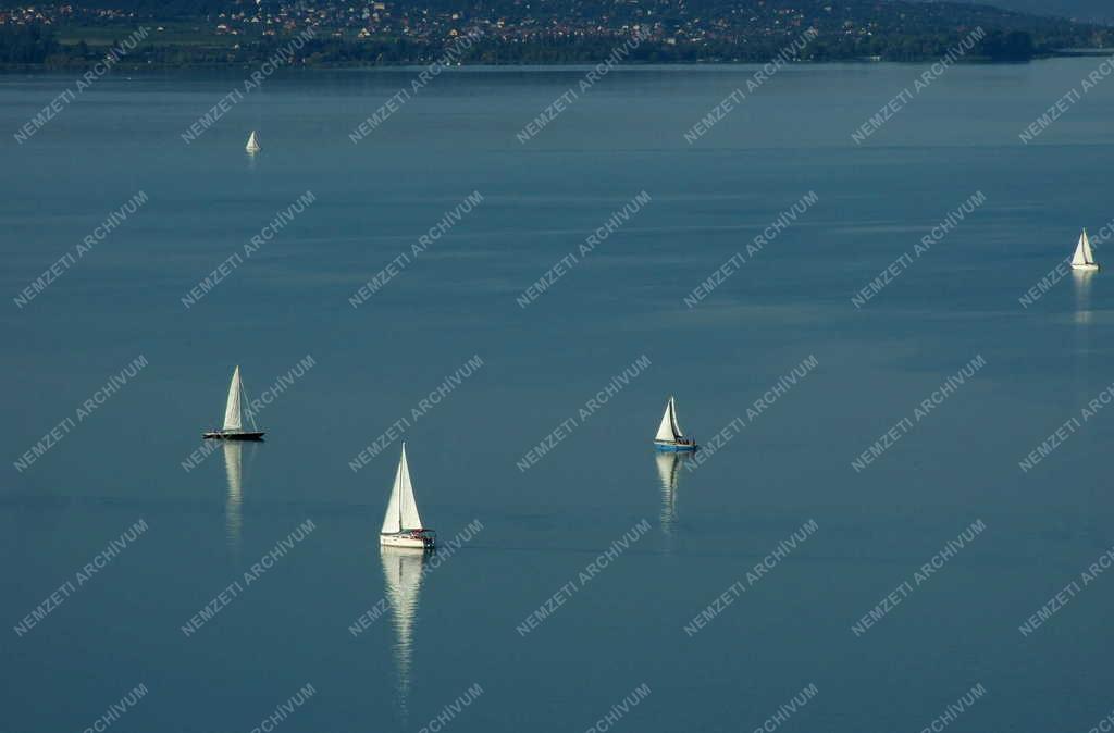 Tájkép - Tihany - Vitorlások a Balatonon