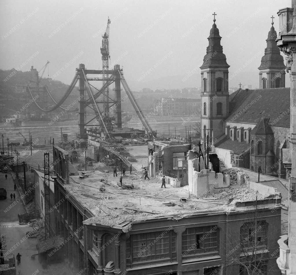 Építkezés - Épül az Erzsébet híd   