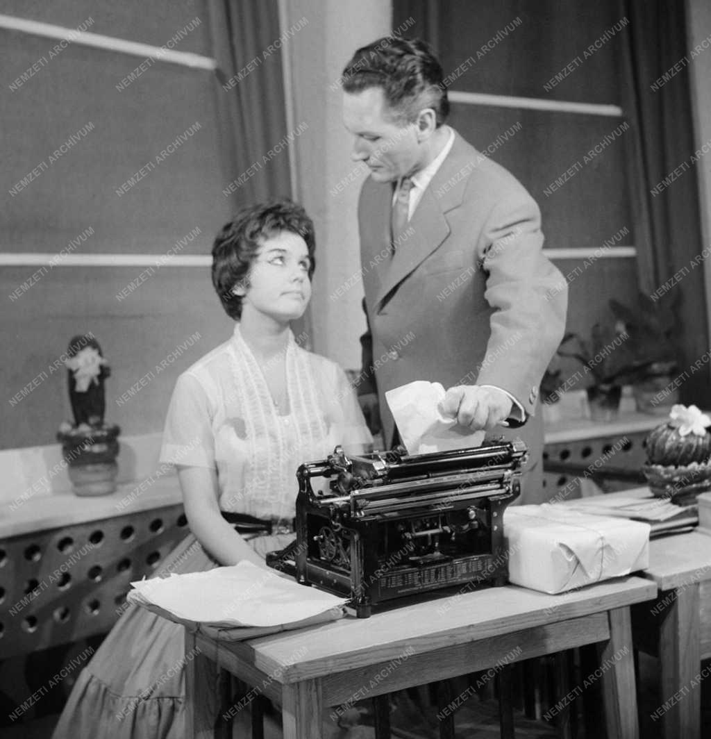 Kultúra - Színház - Kállai István - Fényes Szabolcs: Majd a papa