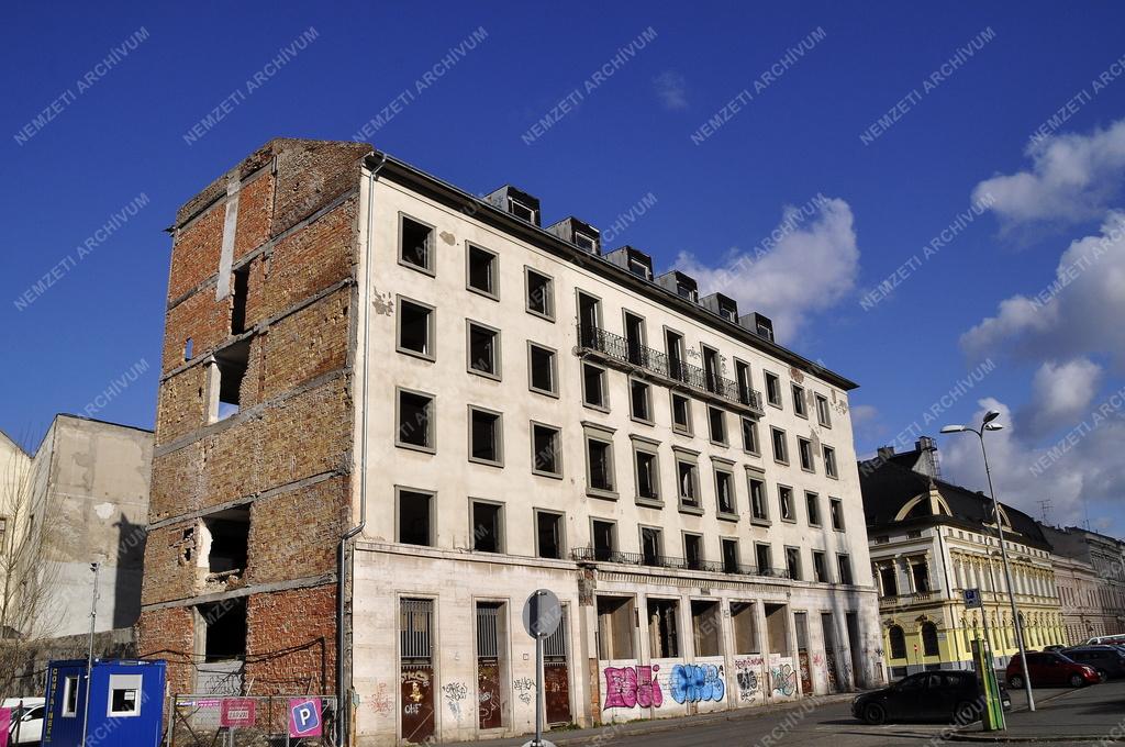Városkép - Budapest - II. János Pál pápa tér