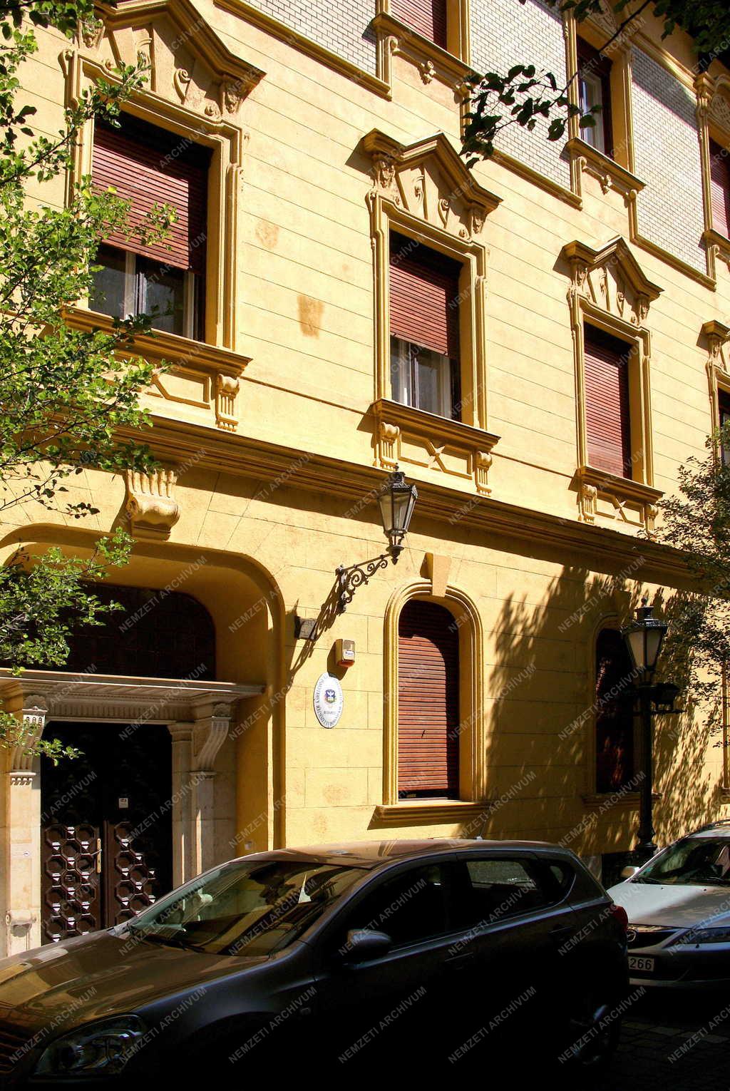 Épület - Budapest - A Károli Egyetem épülete 