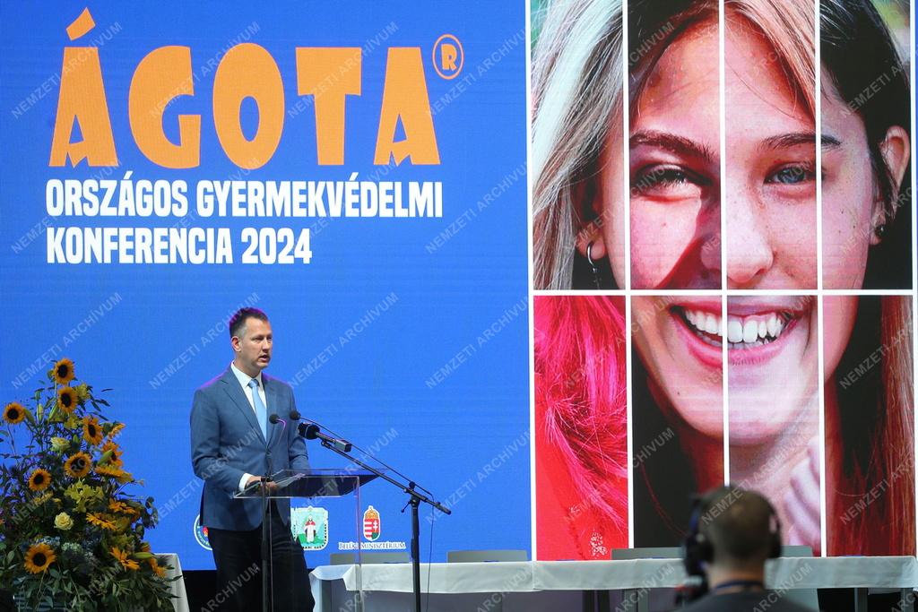 Az Ágota Közösség országos gyermekvédelmi konferenciájának megnyitója Szegeden 