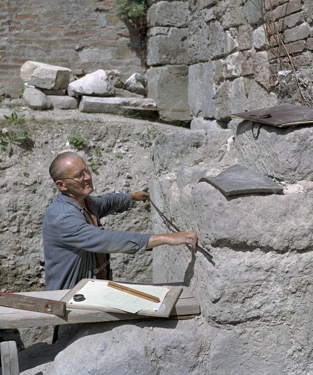 Tudomány - Régészet - Ásatások az esztergomi várban