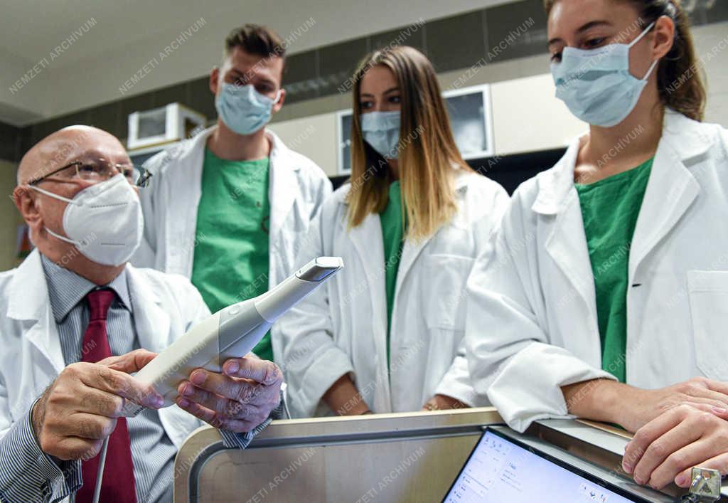 Oktatás - Debrecen - Digitális fogászati képzés az egyetemen